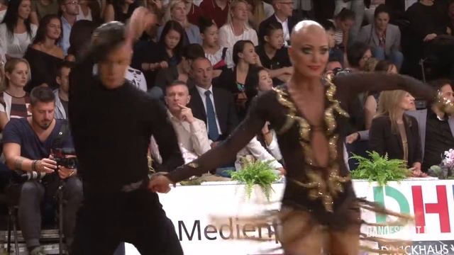 Nicolo Barbizi - Sara Ros Jakobsdottir ISL | Cha Cha Cha | 1/32 WDSF GrandSlam Latin | GOC 2017 смотреть онлайн