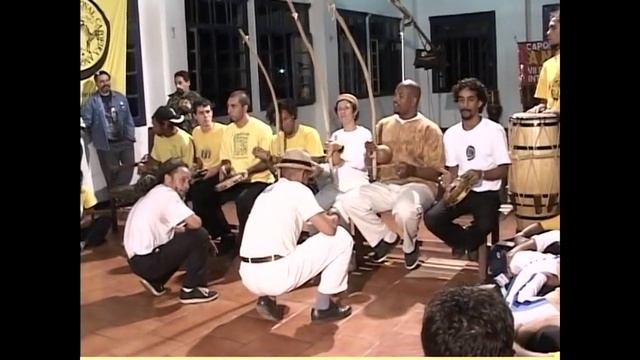 Mestre Russo de Caxias (Cosmos) e Mestre Rogerio (Angola Dobrada) смотреть онлайн