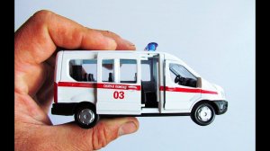 Про машинки. Открываю модельку микроавтобуса Ford Transit машинка скорая помощь. Распаковка и обзор.