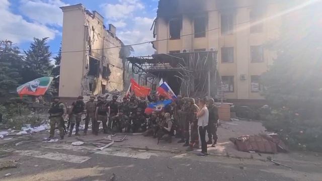 Ребята празднуют освобождение Лисичанска. смотреть онлайн