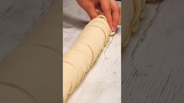 From the store, directly into the oven! Instant appetizer, with puff pastry and sausages смотреть онлайн