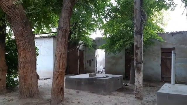 В центре Карши двухэтажка превращается в развалюху смотреть онлайн