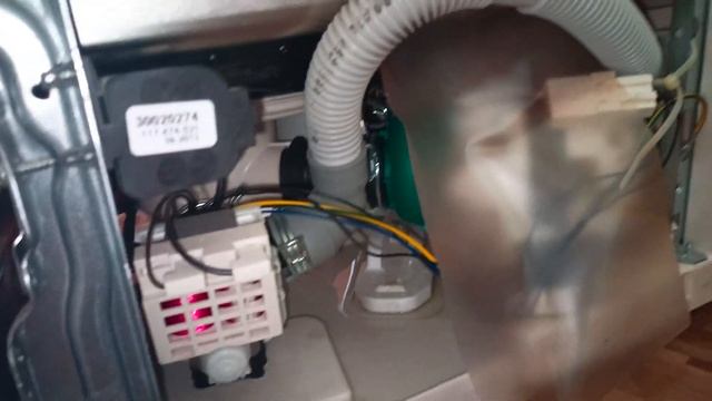 Ремонт ПММ Electrolux ESL4550RO Type 911S2143A2, ошибка i30 смотреть онлайн