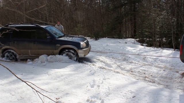 Китайский пикап вытаскивает Сузуки Витару смотреть онлайн