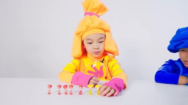 Фиксики - Распаковка шоколадных шаров ChupaChups! - Тыдыщ-шоу - Фиксики против кработов