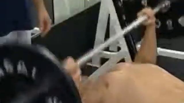 Техника выполнения жима лежа (видео) смотреть онлайн