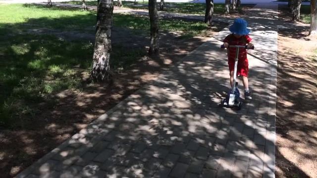Как научиться ездить на самокате? | как научить ребёнка ездить на самокате|полезный|@Markamarka39 смотреть онлайн