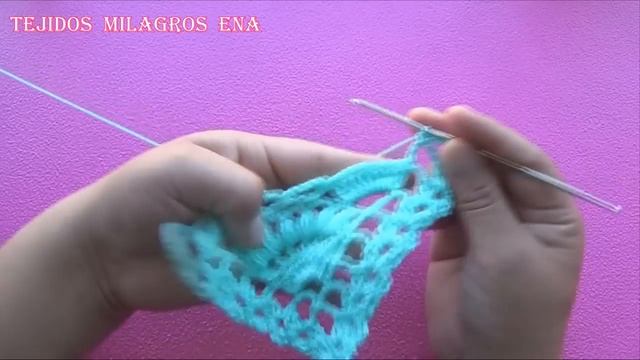 Chal N° 19 tejido a crochet en punto Abanicos y garbanzos en forma triangular, en V o en punta смотреть онлайн