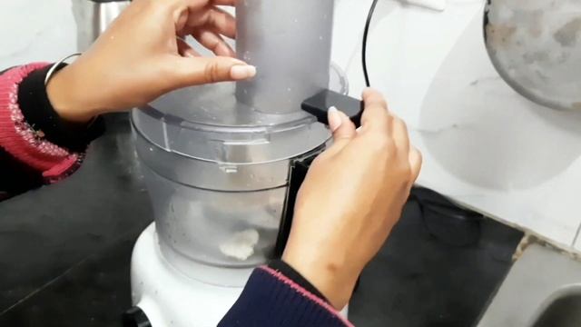 ATTA KNEADING IN PHILIPS FOOD PROCESSOR HR7629| FULL DEMO IN HINDI | смотреть онлайн