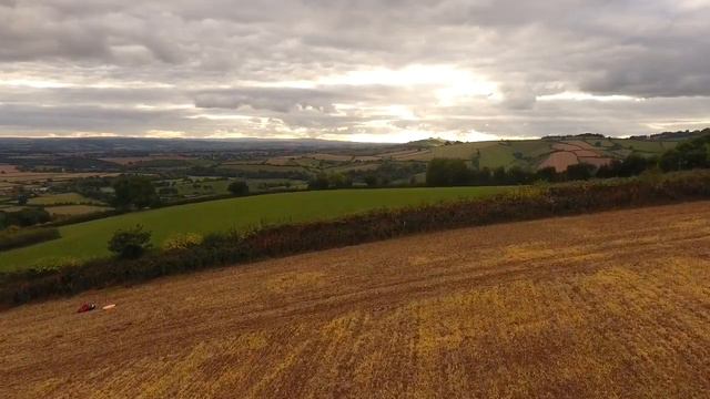 Phantom 4 flight around Silverton and Thorverton. Accompanied by Alan watts and some chillstep 🙏🕉️ смотреть онлайн