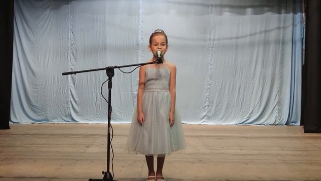 Попелина Милана "У моей России длинные косички" смотреть онлайн