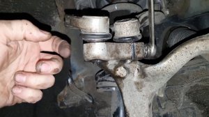 Ауди C6 болт верхних рычагов.