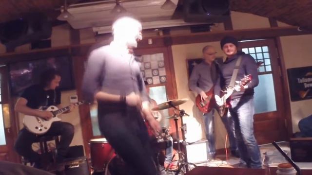 Саша Ронин - Боится ветра (live) смотреть онлайн