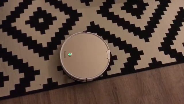 Ковёр из IKEA сломал мозг роботу-пылесосу POLARIS PVCR 0726W смотреть онлайн