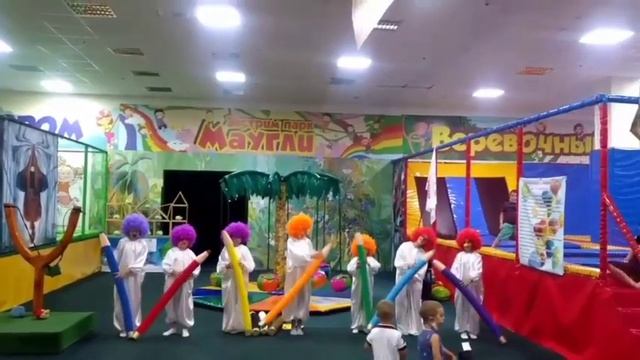 "Я возьму карандаши" Выступление "Фанатов праздника" на фестивале в "Малышляндии" август 2020 г. смотреть онлайн