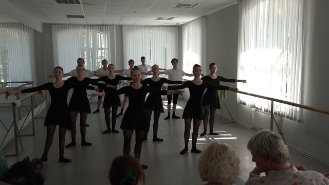 Кузинцы - Сдача экзамена по классическому танцу смотреть онлайн