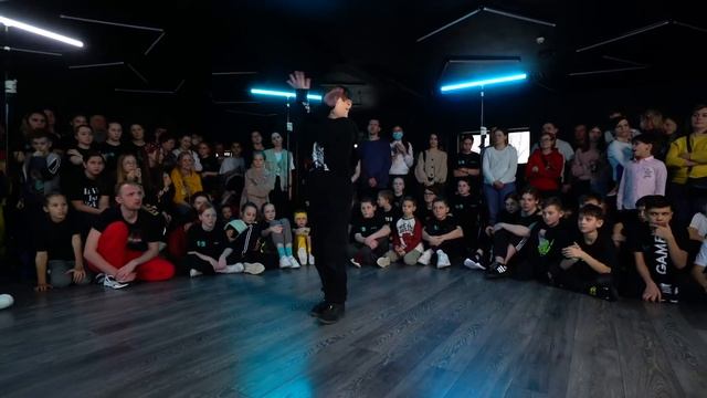 ПОДГОРНЫХ ПОЛИНА vs ГОЛОВИН СТЕПА | 1/4 | ELECTRO KIDS | BSB 2021 смотреть онлайн