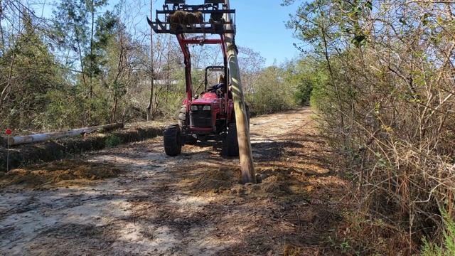 I ALMOST DIE! Setting posts with Mahindra 4540 and Auger Pt 2 смотреть онлайн