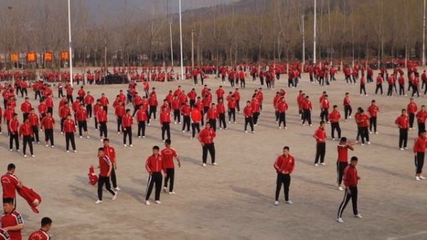 Монастырь Шаолинь - ежедневные тренировки \ Shaolin monastery training
