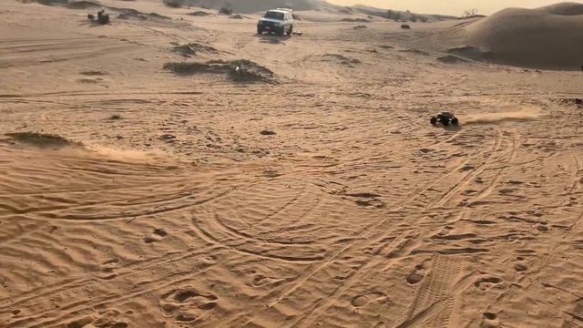 6s Kyosho Mad Force Monster Truck Backflips / Jumps in the Desert смотреть онлайн