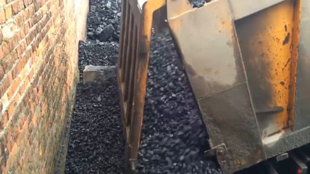 Уголь антрацит орех 25-50. Выгрузка смотреть онлайн