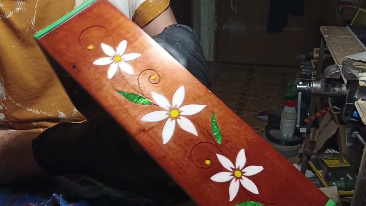 Отделка гармони шеллаком 2 часть. Прошу прощения за громкость, видео собрано из нескольких роликов