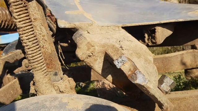 новый ПЛУГ на МТЗ-80. Пашем зябь, консервация Комбайна, продажа навоза. СНОВА эпопея с колесами смотреть онлайн