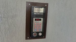 Домофон Метаком МК2018 в подъезде