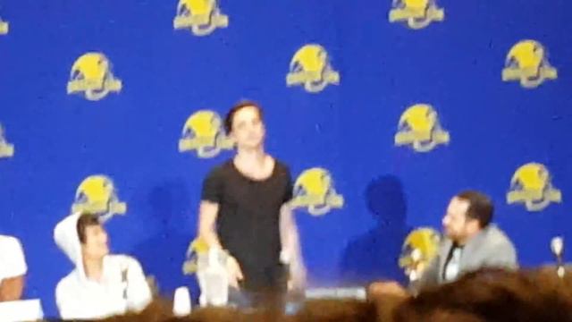 Richard Harmon's dance moves (100 panel) смотреть онлайн