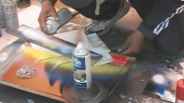 artista callejero en san nicolas pintando con aerosol смотреть онлайн