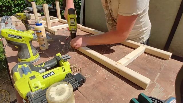 Низкие барные стулья. Стулья для дачной мини кухни. смотреть онлайн