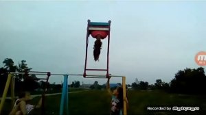 Как надо делать солнышко на качели!