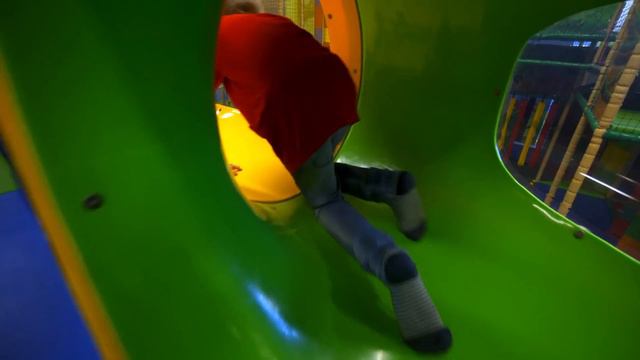 Fun Tubes and Pipes at Andy's Lekland Indoor Playground for Kids смотреть онлайн