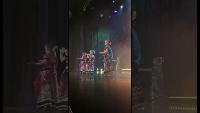 Как дети и готовятся к выступлениям и что получается! Студия индийского танца «Калакар» #чертаново смотреть онлайн