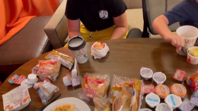 Влог США. Завтрак в отеле Home 2 suite by Hilton. смотреть онлайн