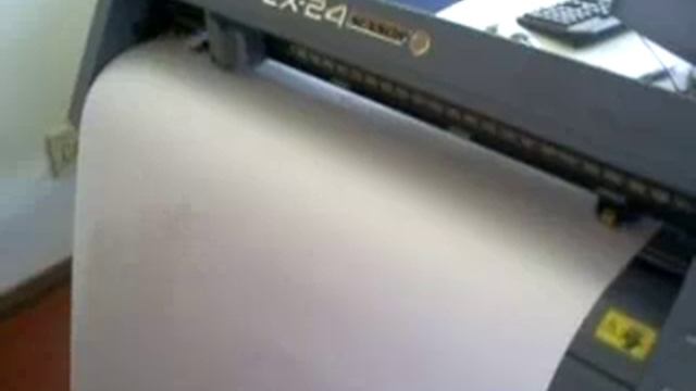 Plotter de corte (Ploter) Roland CX 24 - em funcionamento смотреть онлайн