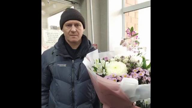 ДАРИТЕ ЖЕНЩИНАМ ЦВЕТЫ... смотреть онлайн