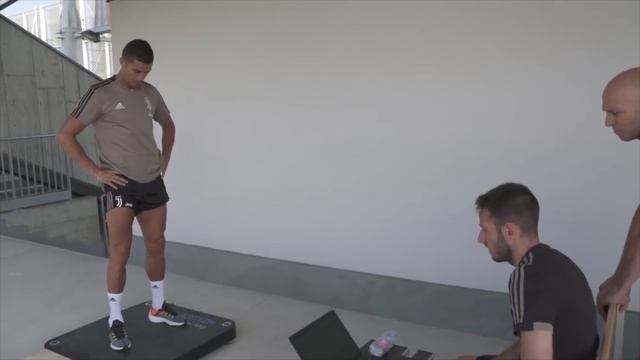 КРИШТИАНУ vs КОРОЛЕВСКИЙ КЛУБ: РОНАЛДУ vs РЕАЛ МАДРИД - Один против всех смотреть онлайн