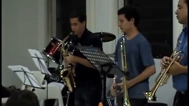 Moon River - Grupo de sopros e piano смотреть онлайн