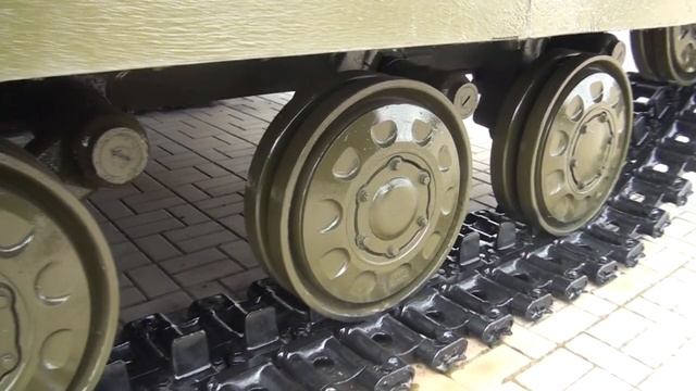 Виртуальная экскурсия по площадке бронетехники. Современные танки смотреть онлайн