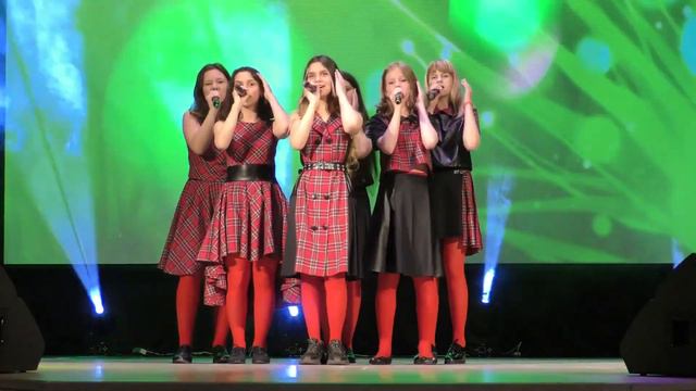 «Я живу в России».Образцовая студия эстрадной песни «МЕЛОДИЯ» смотреть онлайн