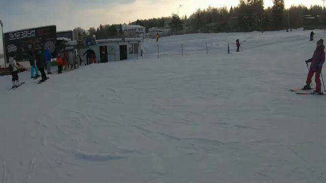 Дочка впервые на горных лыжах смотреть онлайн