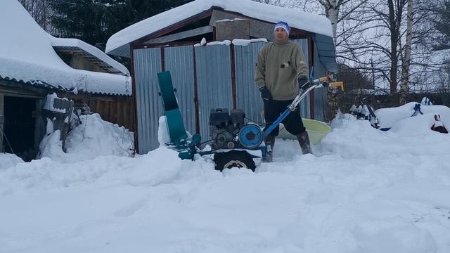 Убираем снег мотоблоком нева и снегоуборщиком СМ-600 смотреть онлайн