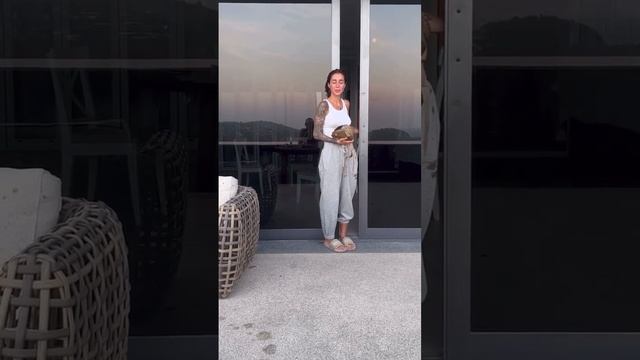 Гуф зачем-то спрятал паспорт жены и дочки, чтобы они не улетели в Москву, как было запланировано смотреть онлайн