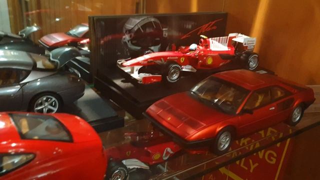 Модели Ferrari в масштабе 1/18 смотреть онлайн