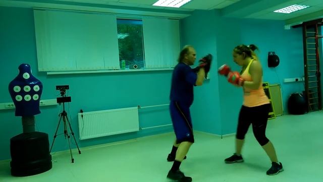 Женский бокс. хорошая работа девушки на лапах. 102 (Конкин И.) FIGHTME.RU смотреть онлайн
