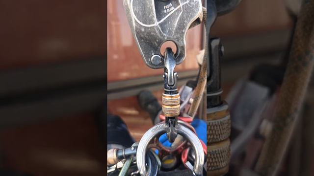 Вибрации ветра.