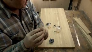 Полезный совет. Заделка сучков без следов.