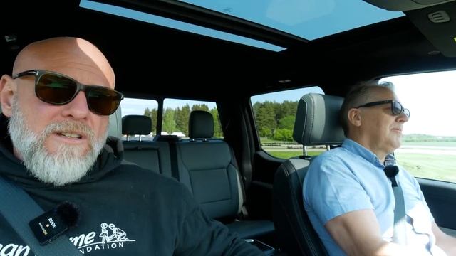 ”Oj vad den sticker!” Förnuft & Känsla testar Ford F-150 Lightning смотреть онлайн