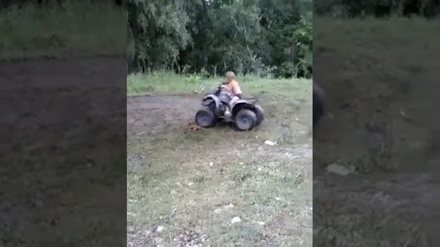 Смотреть всем!!!шок.....трёхлетний ребёнок выдаёт на квадроцикле)) смотреть онлайн